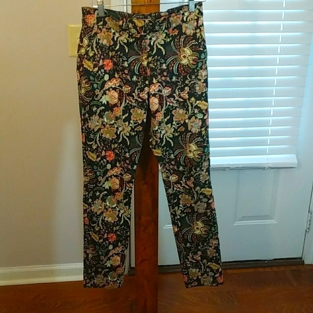 H&M Women's Basic Hobo Bohemian Black Stretch Floral Capri Pants Size 6